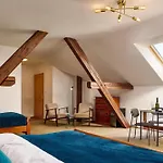 Latran House 71 By Kh 3*