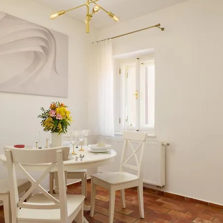 Latran House 71 By Kh Πανσιόν