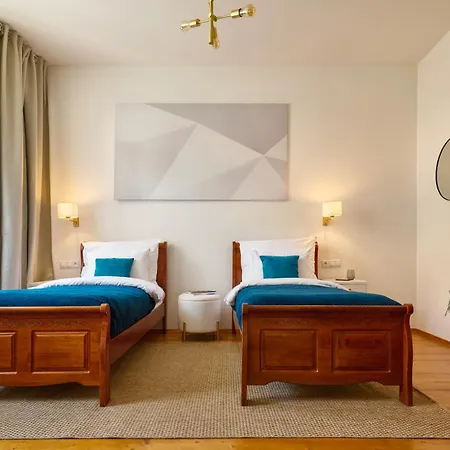 Latran House 71 By Kh Πανσιόν 3*