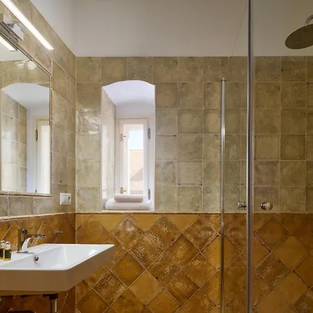 Latran House 71 By Kh Πανσιόν 3*