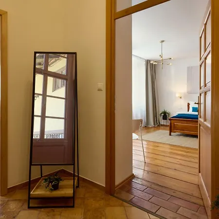 Latran House 71 By Kh Πανσιόν 3*