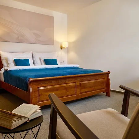 Latran House 71 By Kh 3*