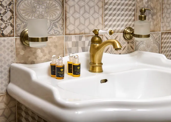 Πανσιόν Latran House 71 By Kh 3*