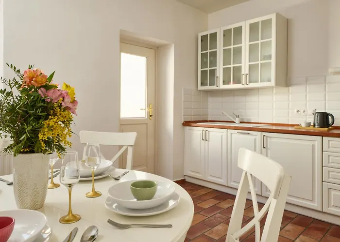 Latran House 71 By Kh 3*