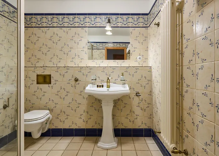 Latran House 71 By Kh Πανσιόν