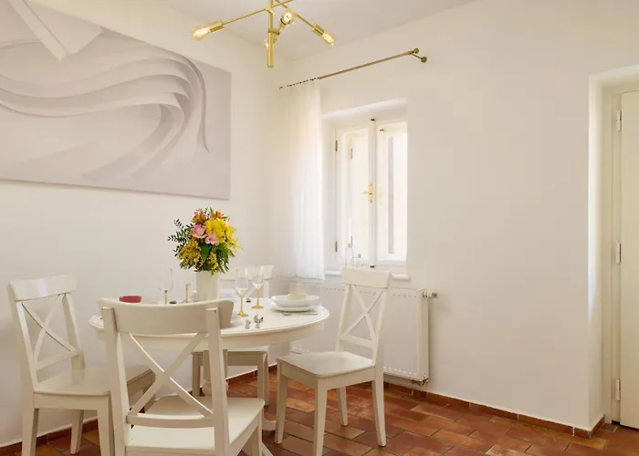 Latran House 71 By Kh Πανσιόν