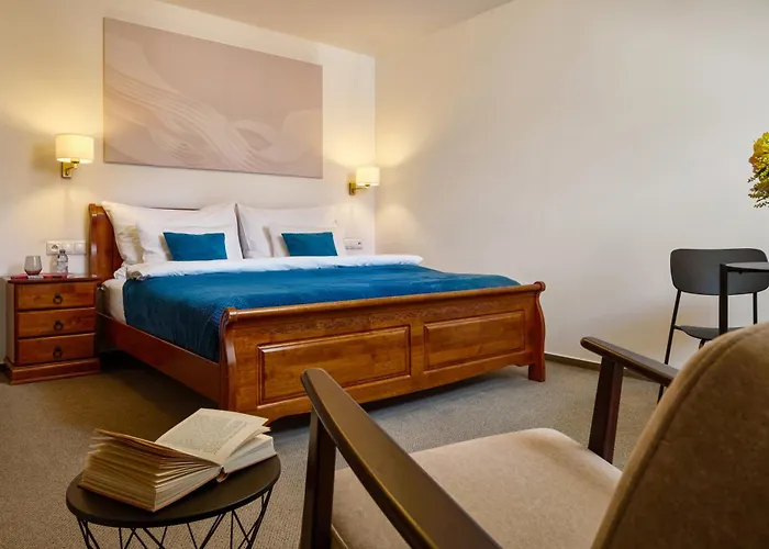 Latran House 71 By Kh 3*